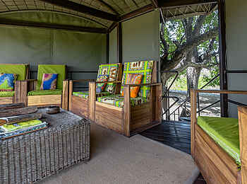 Jackalberry Tented Camp: Sessel in der oberen Lounge