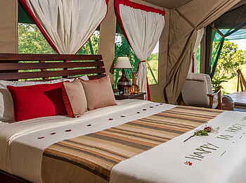 Losokwan Camp: Dekoriertes Bett