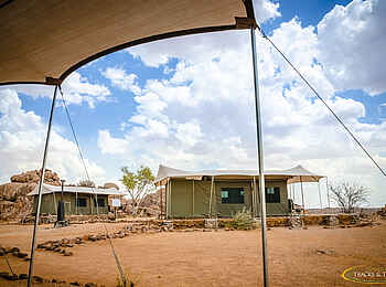 Ozondjou Trails: Blick auf die anderen Gästezelte