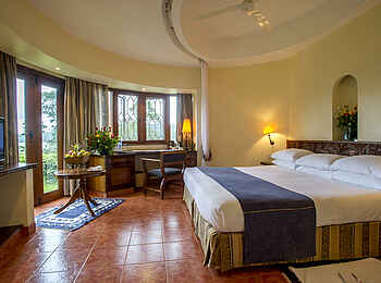 Arusha Serena Hotel: Geräumiges Doppelzimmer Arusha Serena Hotel: Geräumiges Doppelzimmer