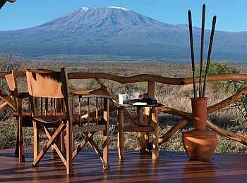 Elerai Camp: Die Veranda mit Blick auf den Kilimanjaro Elerai Camp: Die Veranda mit Blick auf den Kilimanjaro