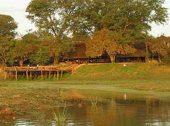 Kafunta River Lodge: Aussichtsdeck und Lodge