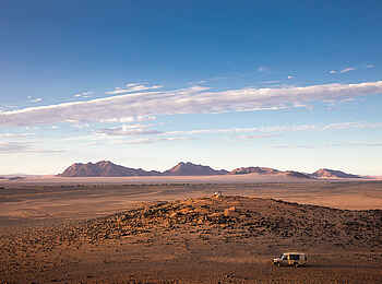 Little Kulala Lodge: Jeepfahrt durch eine unwirkliche Landschaft Little Kulala Lodge: Jeepfahrt durch eine unwirkliche Landschaft