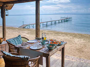 Mbali Mbali Mahale Lodge: Frühstück auf der Veranda