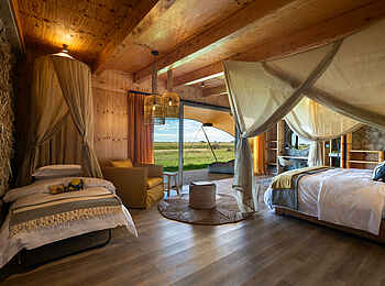 The Retreats at Namiri Plains Camp: Tented Suite Blick hinaus The Retreats at Namiri Plains Camp: Tented Suite Blick hinaus