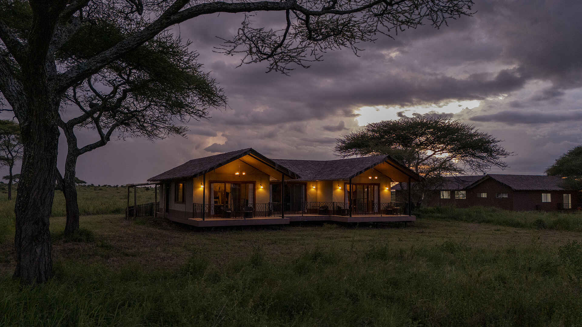 Serengeti Sametu Camp: Luxury Family Room 