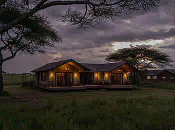 Serengeti Sametu Camp: Luxury Family Room Serengeti Sametu Camp: Luxury Family Room