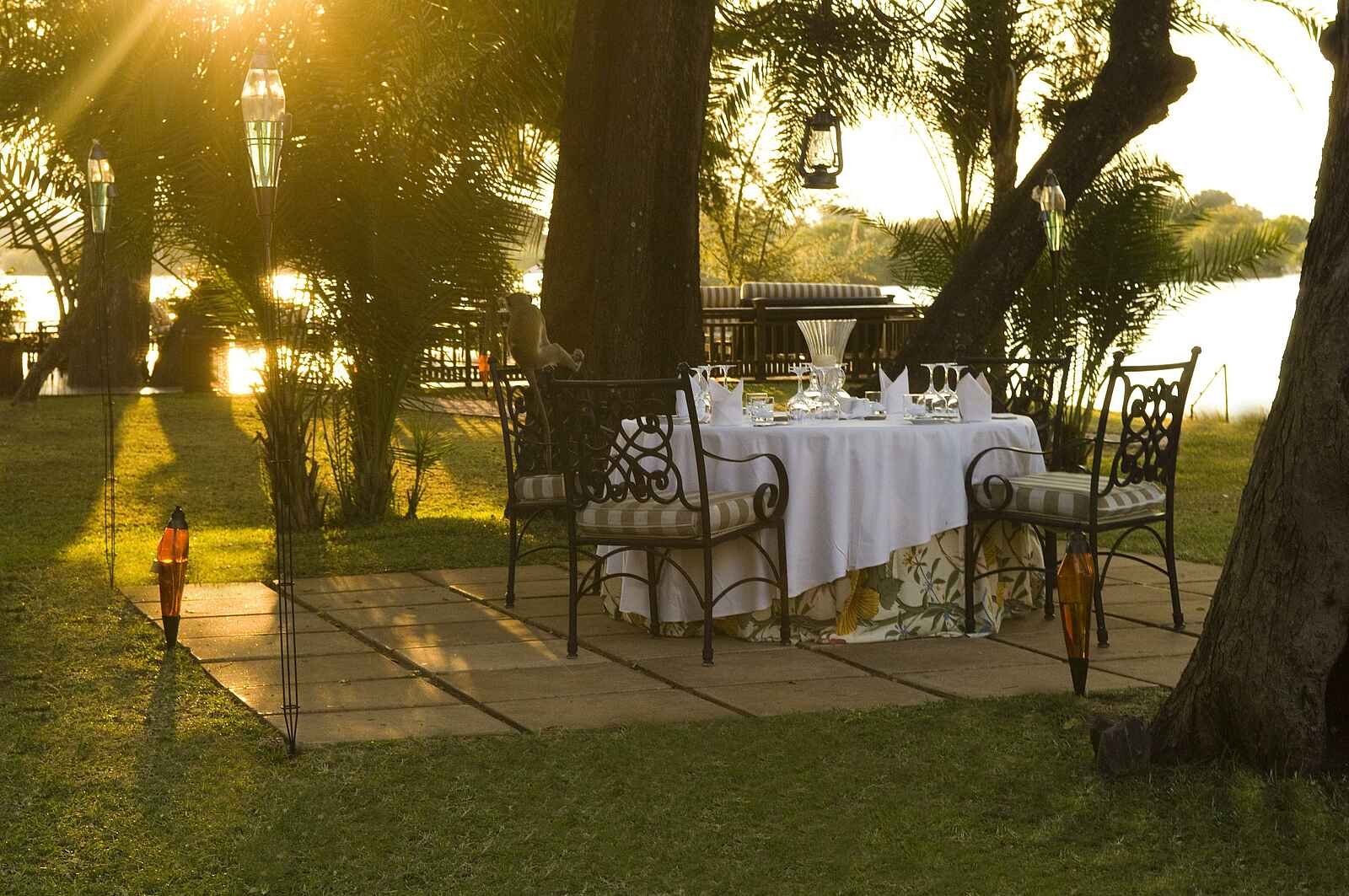 The Royal Livingstone: Dinner auf dem Rasen The Royal Livingstone: Dinner auf dem Rasen