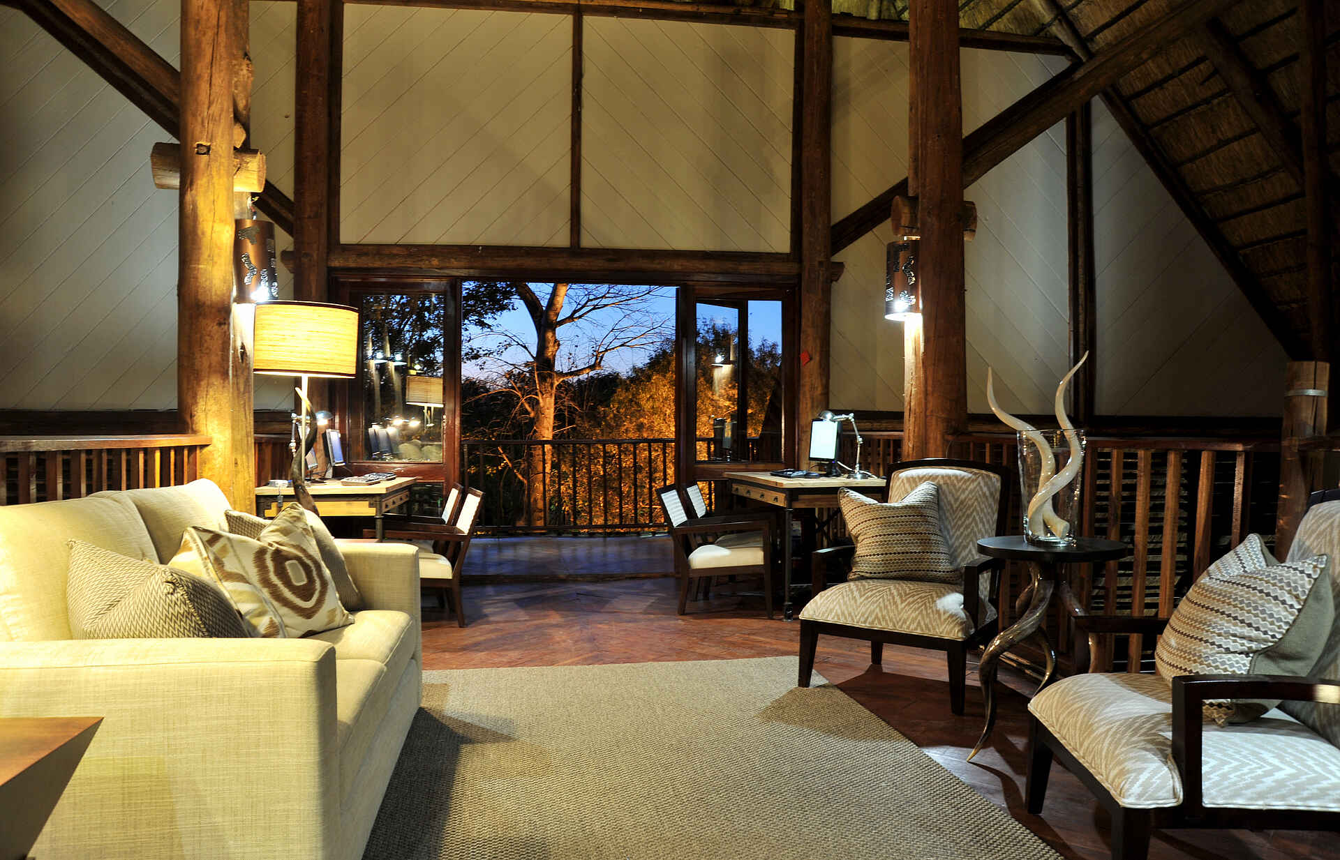 Hochebene, Luxus, Luxusresort, Plateau, Sambesi Nationalpark, Simbabwe, Victoria Falls, Victoria Falls Safari Lodge, Wasserfälle, Wasserloch, Waterhole, Zambezi National Park, Zimbabwe, Sambesi, Zambezi River, Entspannung, Erholung, Service, afrikarma, afrikarma.de, Africa Albida Tourism Collection, Afrikarma Safaris - Wildnis. Hautnah.