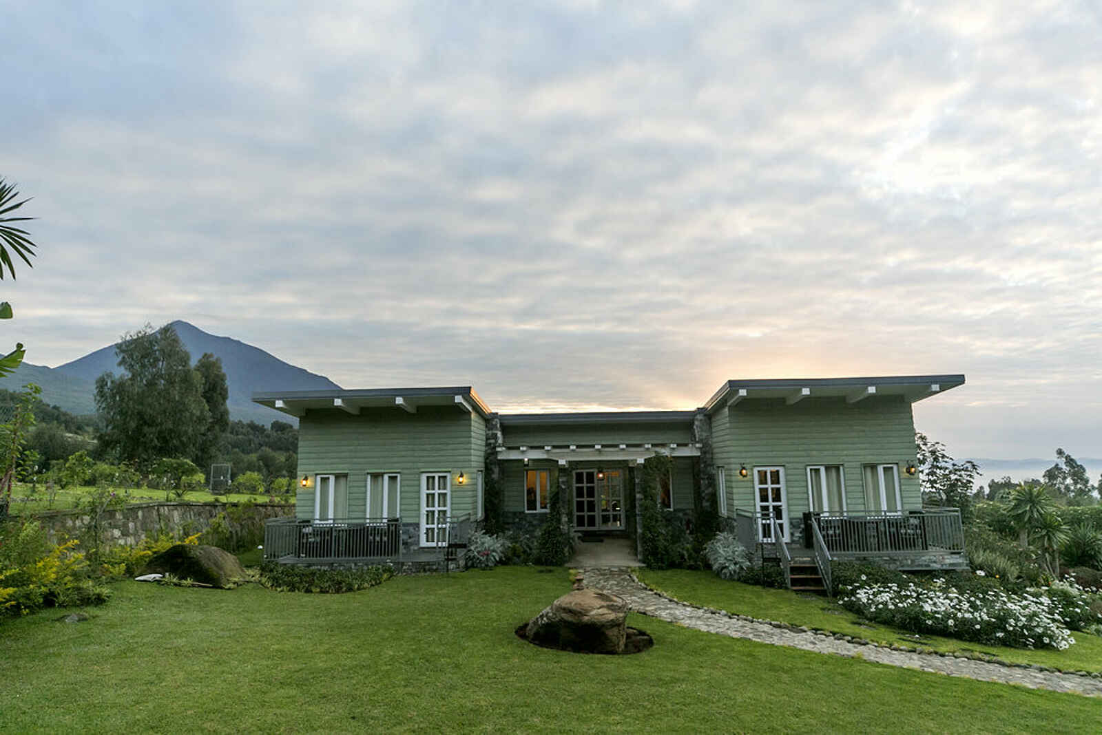 Amakoro Songa Lodge: Gästeunterkunft von außen Amakoro Songa Lodge: Gästeunterkunft von außen