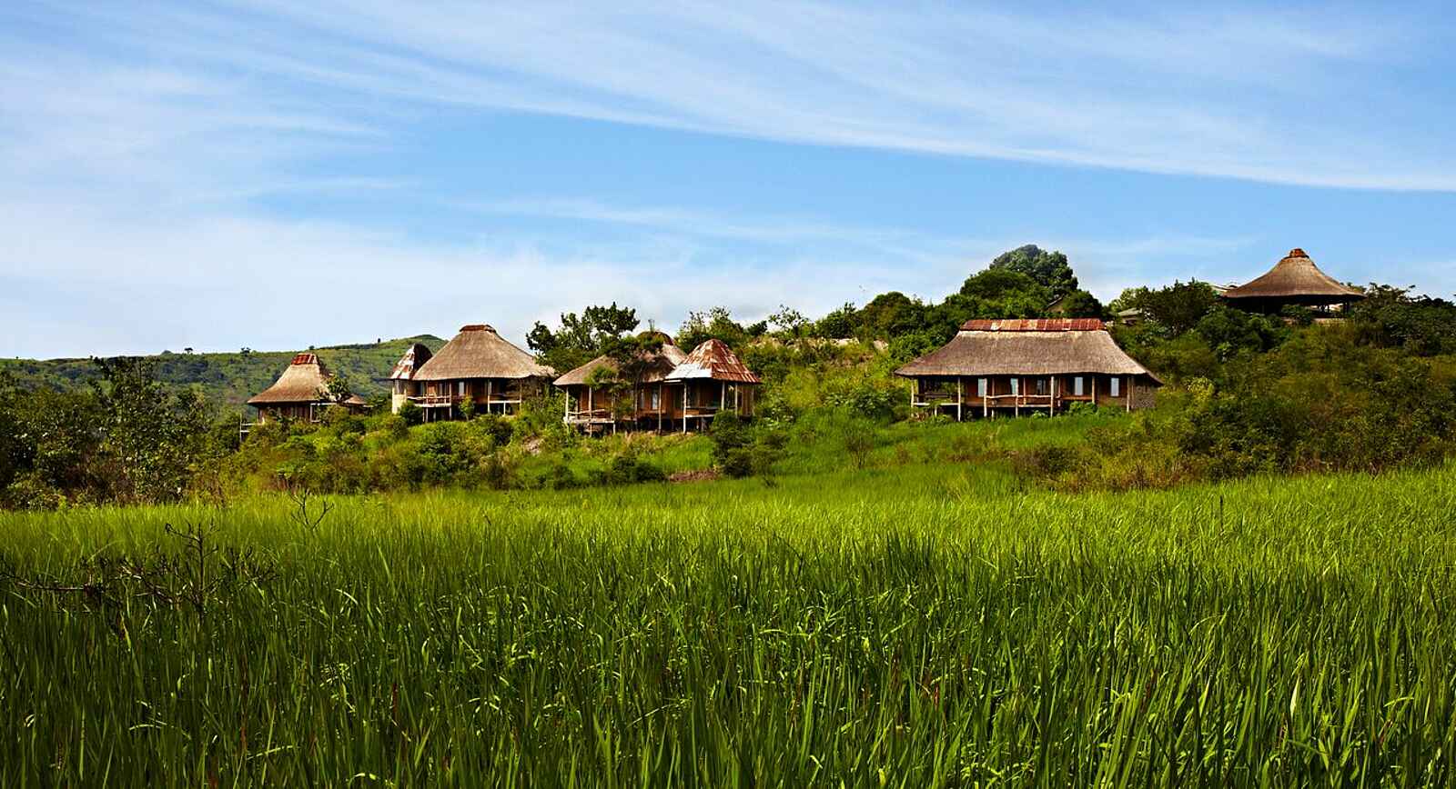 Volcanoes Kyambura Gorge Lodge: Gesamtansicht Volcanoes Kyambura Gorge Lodge: Gesamtansicht