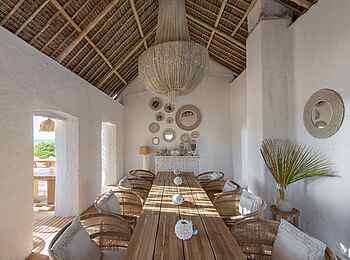 Laba Fanjove Island: Gedeckte Tafel Laba Fanjove Island: Gedeckte Tafel