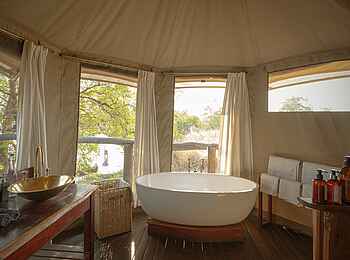 Ila Safari Lodge: Badezimmer mit Badewanne
