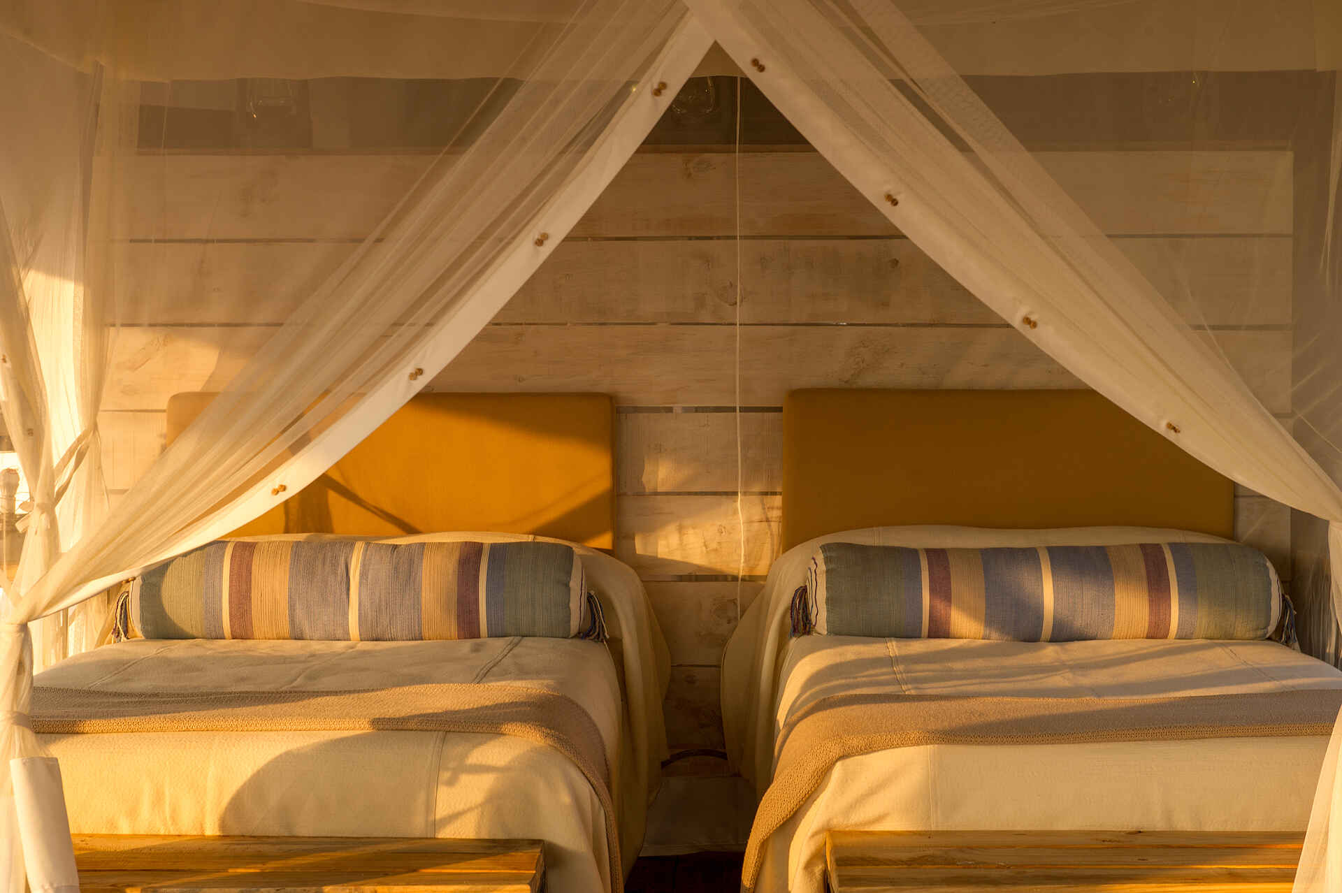 Kubu Kubu, Kubu Kubu Tented Camp, Serengeti, Tanganyika Wilderness Camps, Tansania, Bett, Einrichtung, Gästeunterkünfte, Zelte, Afrikarma, Afrikarma Safaris, Afrikarma Safaris - Wildnis. Hautnah., Afrikarma.de