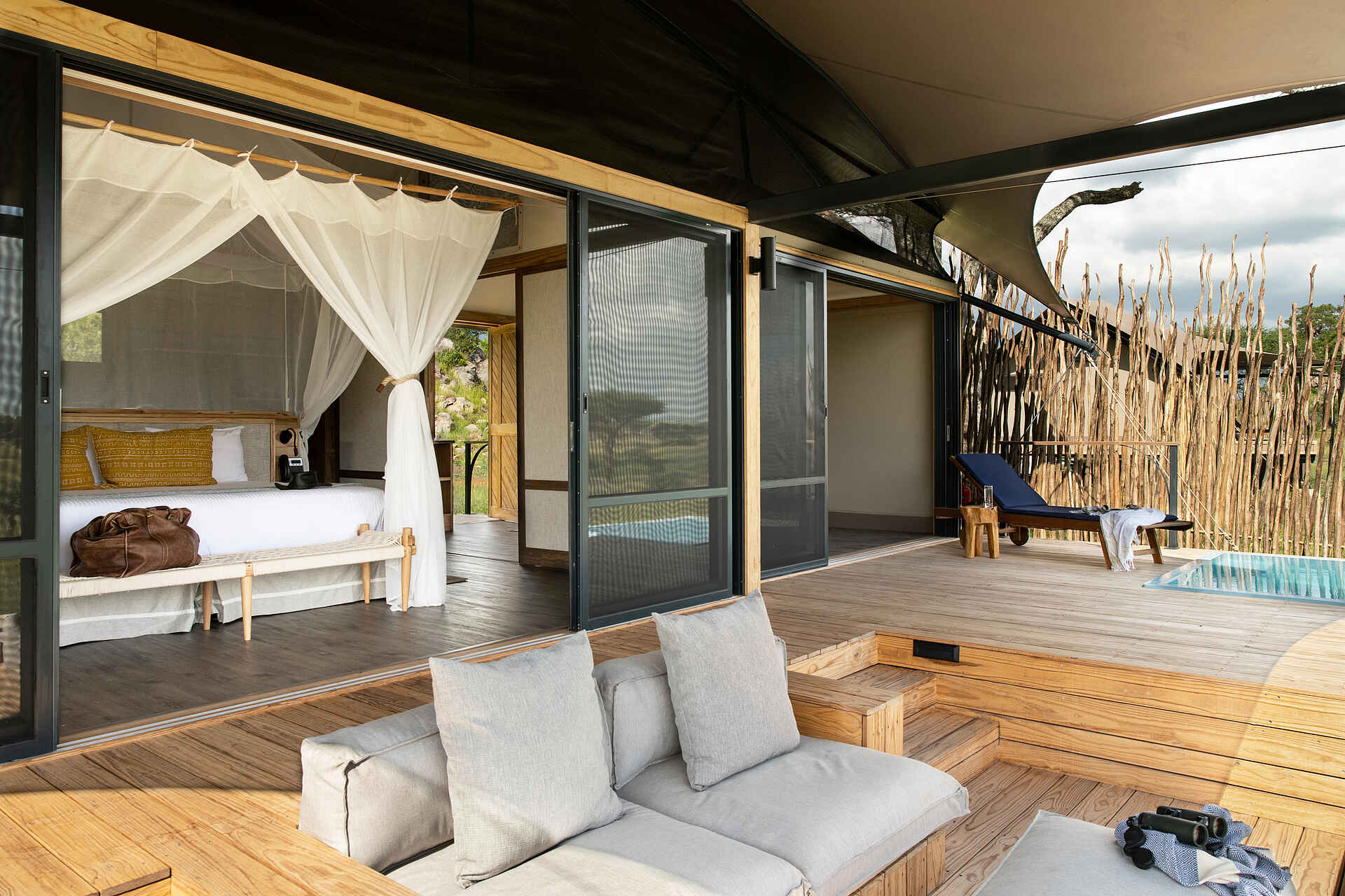 Lemala Nanyukie Lodge: Lounge auf der Veranda