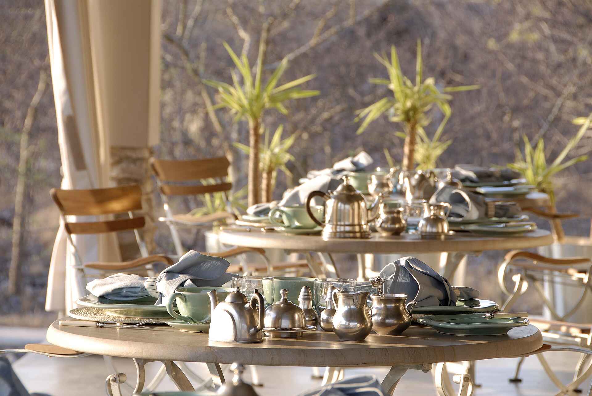 Interieur, Frühstückstisch, Veranda, Etosha, Etosha National Park, Mushara Collection, Mushara Outpost, Namutoni, Pampe Family, Etoshapfanne, Östlicher Etosharand