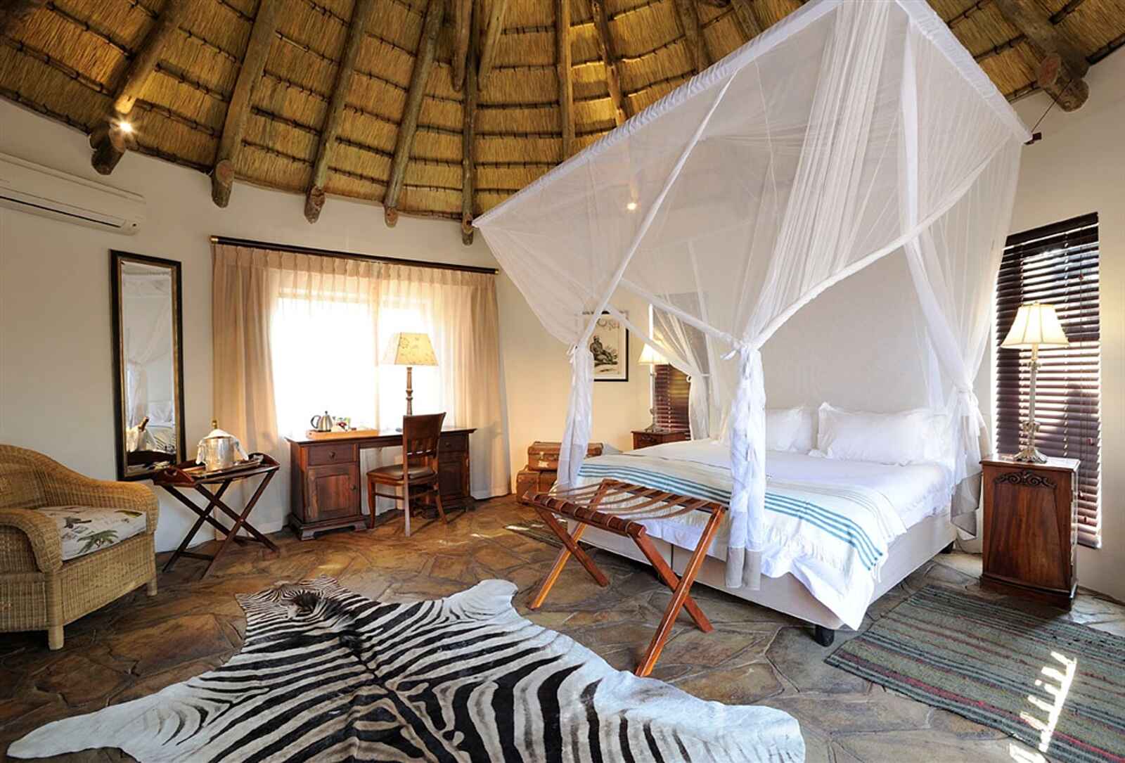 Onguma Etosha Aoba Lodge: Explorer Bungalow mit Doppelbett Onguma Etosha Aoba Lodge: Explorer Bungalow mit Doppelbett