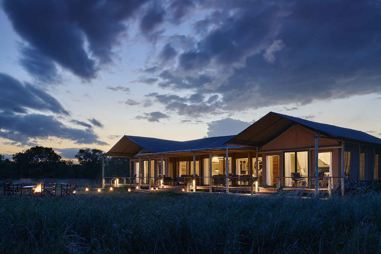 Sanctuary Tambarare Lodge: Der Zentralbereich am Abend Sanctuary Tambarare Lodge: Der Zentralbereich am Abend