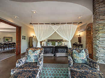 Tintswalo Safari Lodge: Das Hauptschlafzimmer der Baines Suite