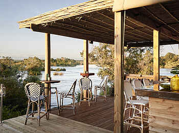 Victoria Falls River Lodge - Island Treehouse Suites: Die Sunset Bar Victoria Falls River Lodge - Island Treehouse Suites: Die Sunset Bar