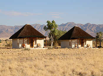 Desert Homestead: Gästechalets in der Mittagssonne
