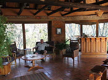 Frog and Fern Cottages: Msasa Cottage - Offene Lounge Frog and Fern Cottages: Msasa Cottage - Offene Lounge