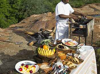 Legendary Mwiba Lodge: Frühstück im Busch Legendary Mwiba Lodge: Frühstück im Busch
