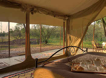 Naibor Camp: Frühstück im Bett Naibor Camp: Frühstück im Bett