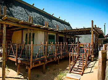 !Xaus Lodge: Lodge-Exterieur !Xaus Lodge: Lodge-Exterieur