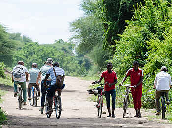 andBeyond Lake Manyara Tree Lodge: Tour mit dem Fahrrad