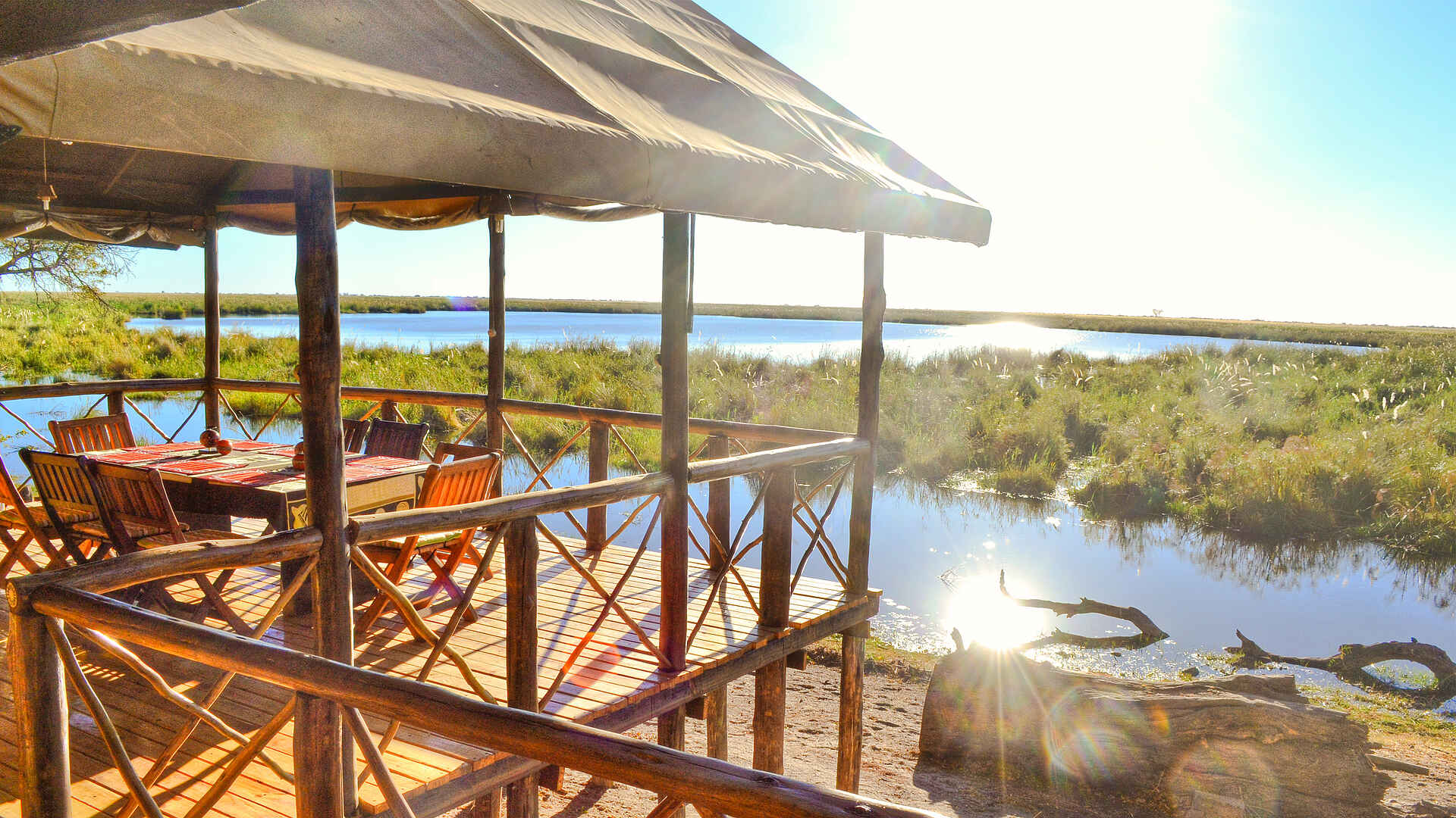 Camp Linyanti, Chobe National Park, Footsteps in Africa, Linyanti-Sümpfe, Blick, Esstisch, Hauptgebäude, Lagune, Vorbau, Afrikarma, Afrikarma Safaris, Afrikarma Safaris - Wildnis. Hautnah., Afrikarma.de