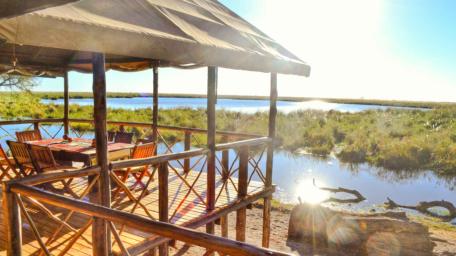 Camp Linyanti: Vorbau mit Blick Camp Linyanti: Vorbau mit Blick