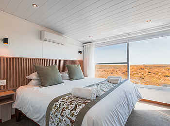 Chobe Princess: Eine Kabine mit großen Fenstern Chobe Princess: Eine Kabine mit großen Fenstern