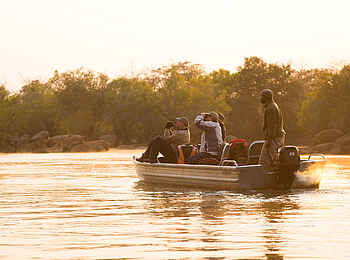 KaingU Safari Lodge: Motorbootfahrt auf dem Kafue River