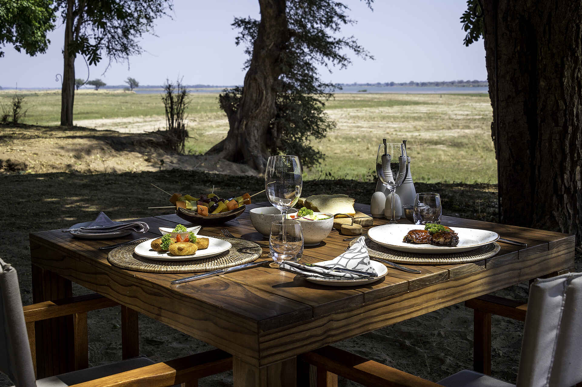 Little Ruckomechi Camp: Lunch Little Ruckomechi Camp, Mana Pools National Park, Sambesi, Wilderness Safaris, Lunch, Mittagessen, Afrikarma, Afrikarma Safaris, Afrikarma Safaris - Wildnis. Hautnah., Afrikarma.de