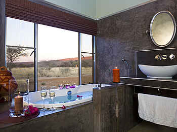 Okonjima Bush Camp: Wanne mit Aussicht