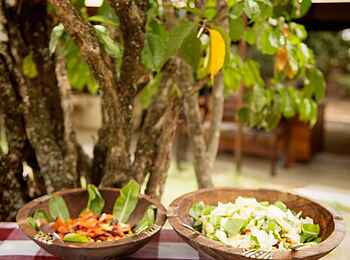 Serian's Nkorombo Mobile Camp: Hergerichtetes Mittagessen