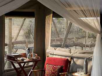 Somalisa Expeditions Camp: Die Tee Ecke im Zelt