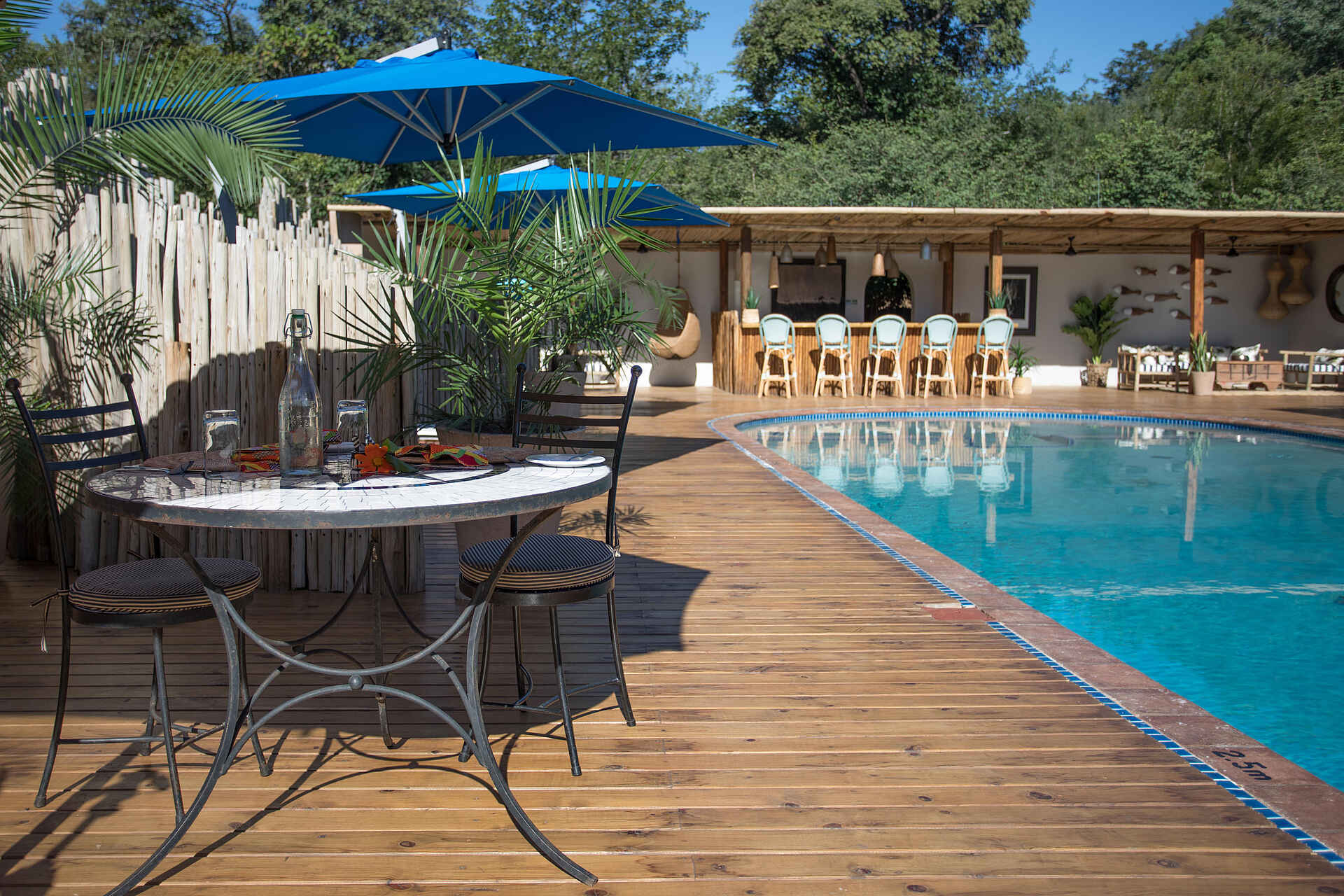 Tongabezi Lodge: Der Pool mit Poolbar