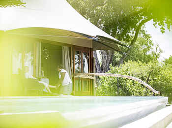 Mombo Camp: Behandlung im Spabereich Mombo Camp: Behandlung im Spabereich