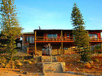 Desert Horse Inn: Haupthaus mit 24 stilvoll eingerichteten Doppelzimmern Desert Horse Inn: Haupthaus mit 24 stilvoll eingerichteten Doppelzimmern