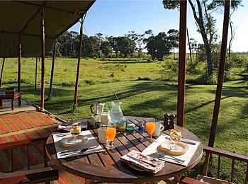 Elephant Pepper Camp: Erfrischung auf der Veranda Elephant Pepper Camp: Erfrischung auf der Veranda
