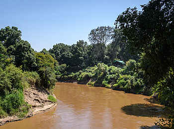 Governors' Camp: Am Fluss Governors' Camp: Am Fluss