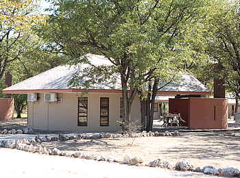 Halali Camp: Gästechalet Halali Camp: Gästechalet