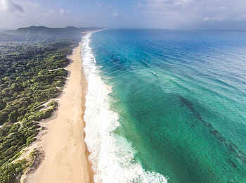 Makakatana Bay Lodge: Die Küste aus der Vogelperspektive Makakatana Bay Lodge: Die Küste aus der Vogelperspektive
