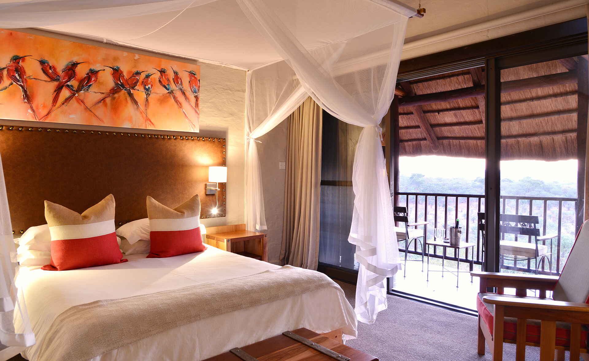 Hochebene, Luxus, Luxusresort, Plateau, Sambesi Nationalpark, Simbabwe, Victoria Falls, Victoria Falls Safari Lodge, Wasserfälle, Wasserloch, Waterhole, Zambezi National Park, Zimbabwe, Sambesi, Zambezi River, Balkon, Design, Entspannung, Erholung, Panorama, Schlafzimmer, Service, afrikarma, afrikarma.de, Africa Albida Tourism Collection, Afrikarma Safaris - Wildnis. Hautnah.