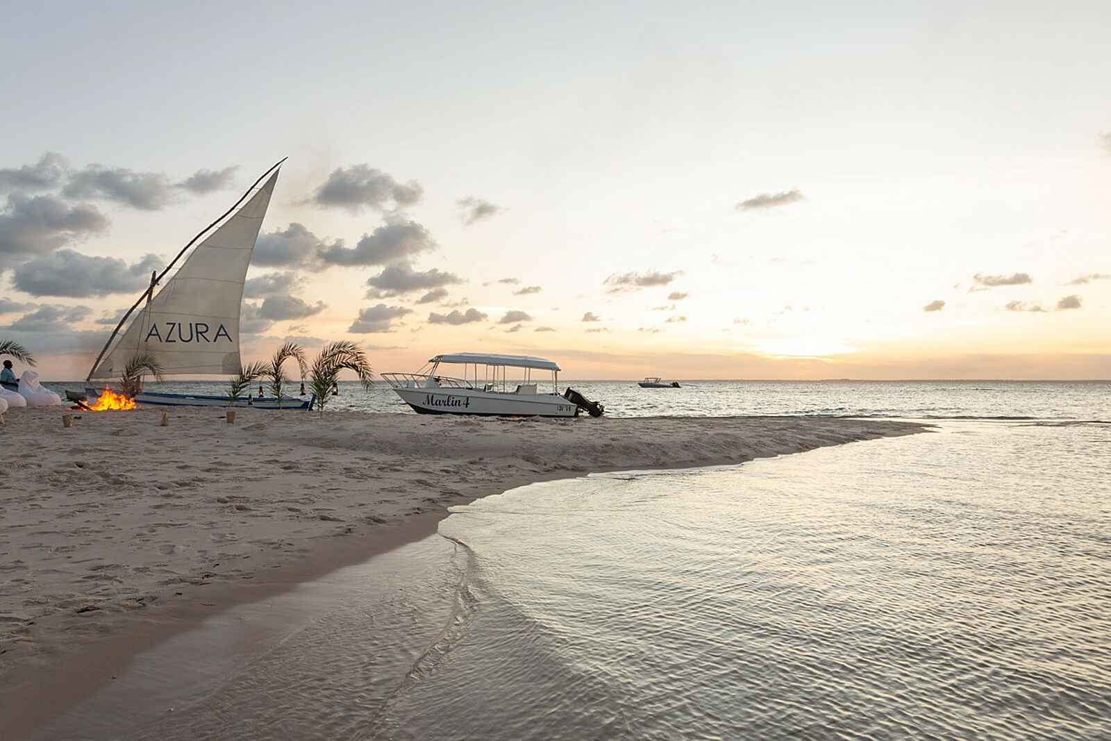 Azura Marlin Beach: Lagerfeuer am Strand Azura Marlin Beach: Lagerfeuer am Strand