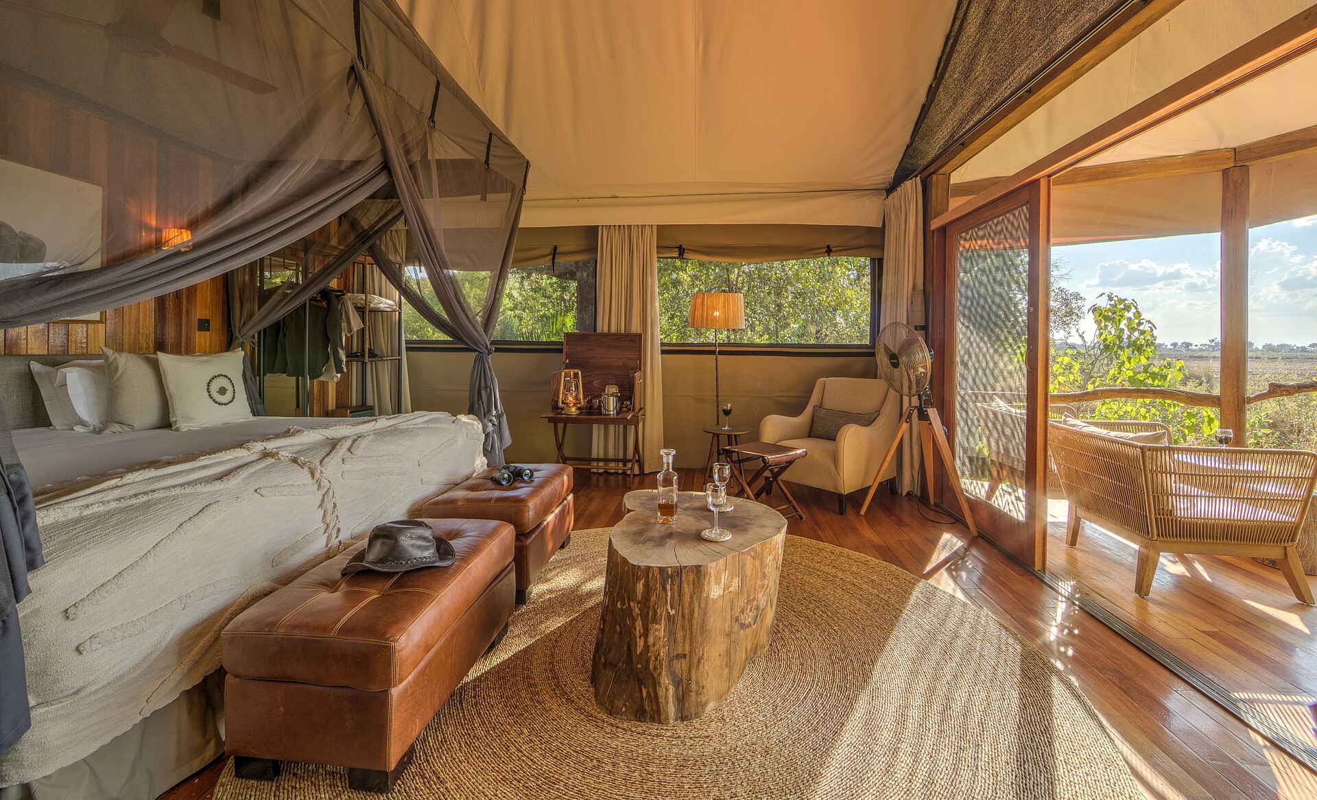 Botswana, Camp, Kanana, Kanana Camp, Okavango, Okavango Delta, Safari, Doppelbett, Schlafzimmer, Veranda, Zelt, Zeltinneres, Afrikarma, Afrikarma Safaris, Afrikarma Safaris - Wildnis. Hautnah, afrikarma.de, Abenteuer
