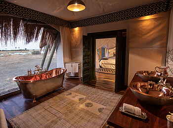 Selinda Suite: Kupferne Badewanne