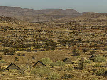 Etendeka Mountain Camp: Eins mit dem Land Etendeka Mountain Camp: Eins mit dem Land